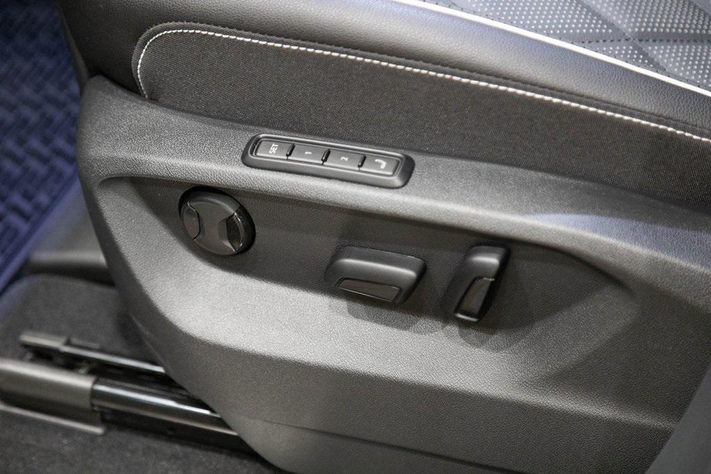 new 2025 Volkswagen Atlas car, priced at $54,140