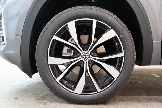 new 2025 Volkswagen Atlas car, priced at $54,140