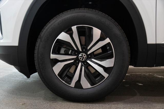 new 2025 Volkswagen Atlas car, priced at $42,577