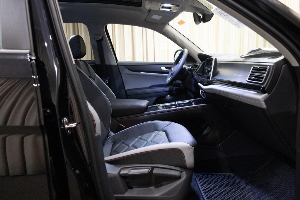 new 2025 Volkswagen Atlas car, priced at $47,995