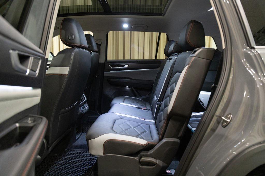 new 2025 Volkswagen Atlas car, priced at $48,380