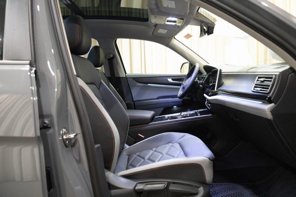 new 2025 Volkswagen Atlas car, priced at $48,380