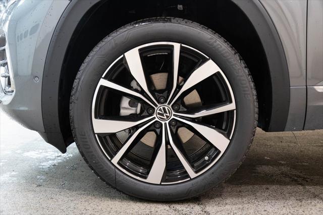 new 2025 Volkswagen Atlas car, priced at $54,783