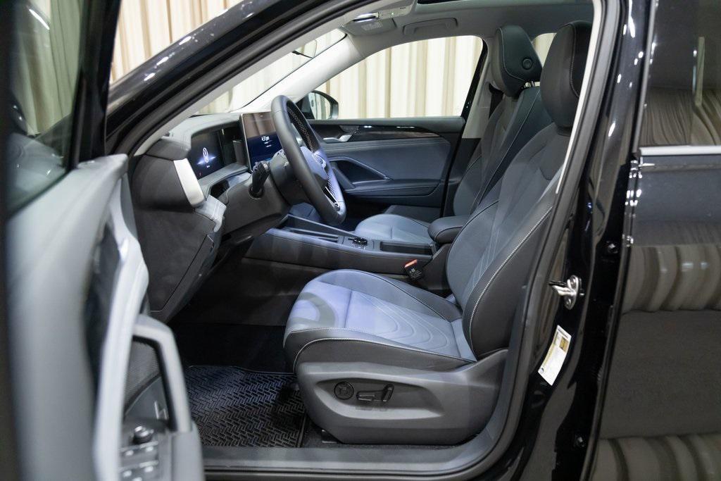 new 2025 Volkswagen Tiguan car, priced at $38,287