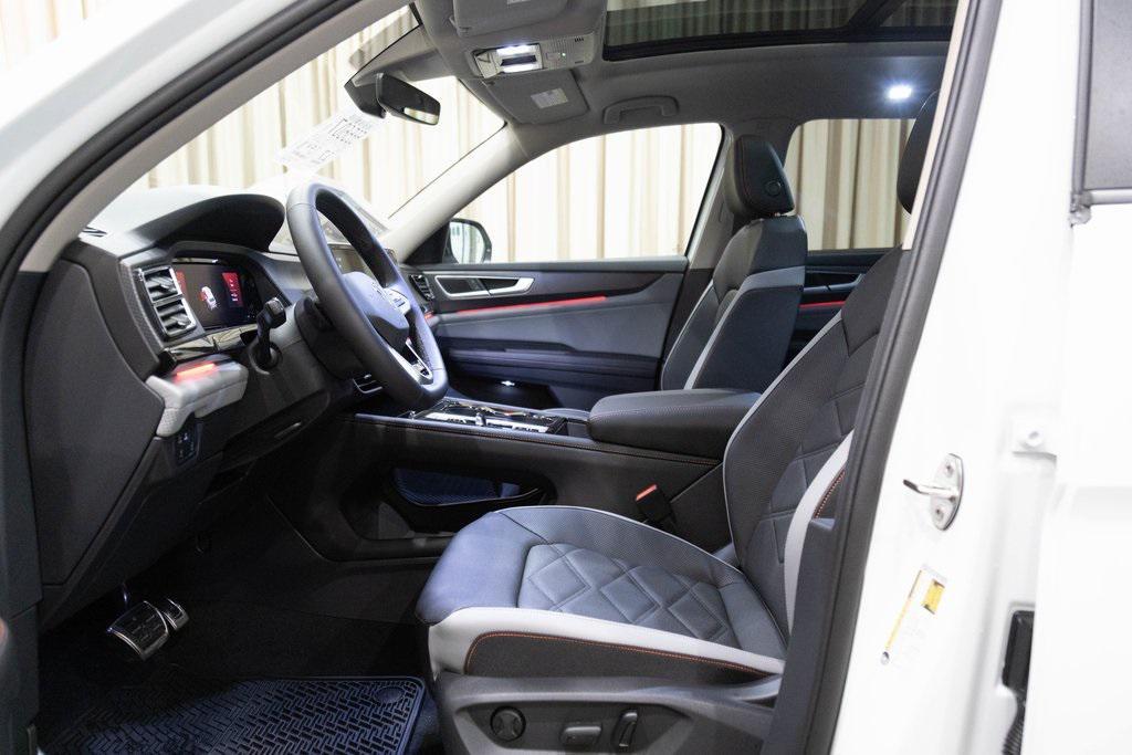 new 2025 Volkswagen Atlas car, priced at $47,308