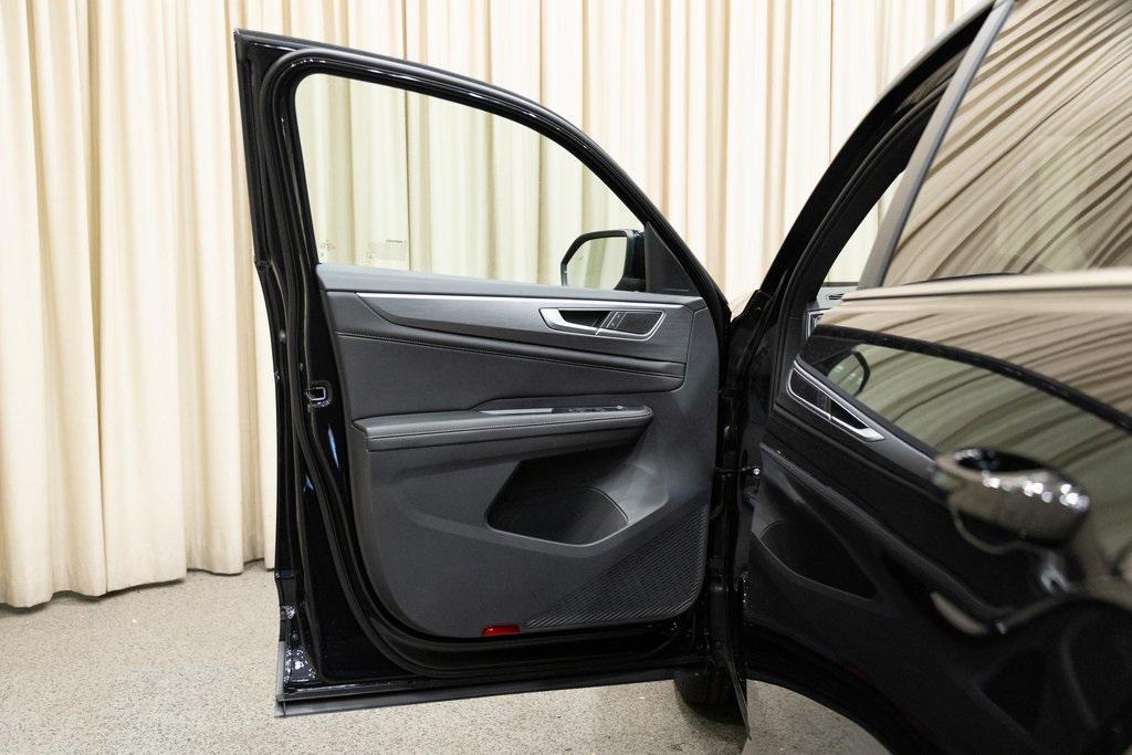 new 2026 Volkswagen Atlas Cross Sport car, priced at $41,887