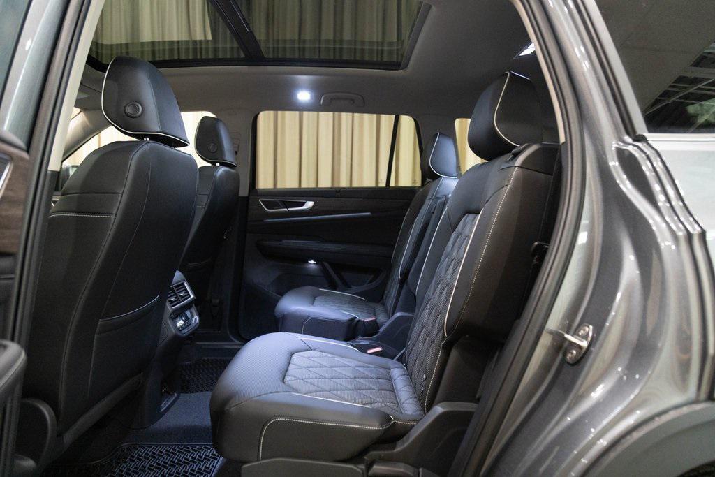 new 2025 Volkswagen Atlas car, priced at $54,738
