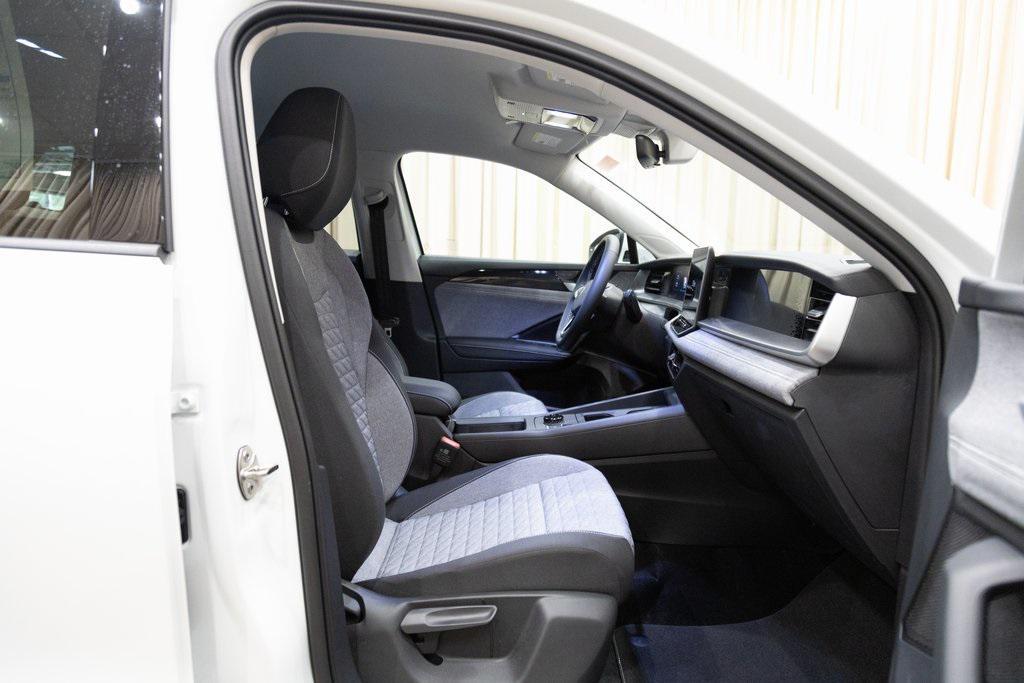 new 2025 Volkswagen Tiguan car, priced at $32,051