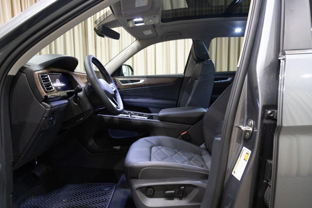 new 2025 Volkswagen Atlas car, priced at $46,327
