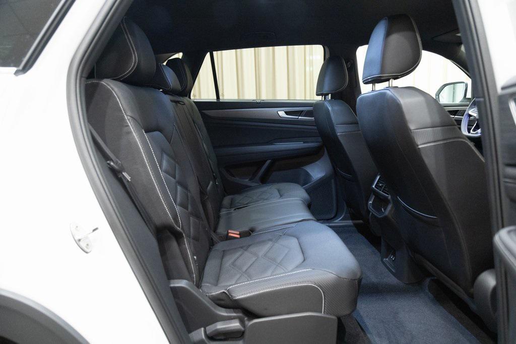 new 2026 Volkswagen Atlas Cross Sport car, priced at $44,676