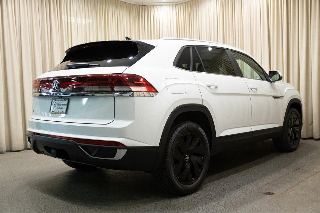 new 2026 Volkswagen Atlas Cross Sport car, priced at $44,676