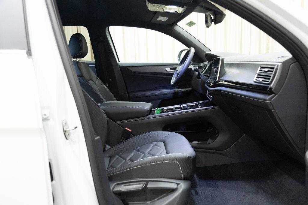 new 2026 Volkswagen Atlas Cross Sport car, priced at $44,676