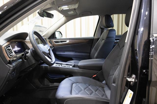new 2025 Volkswagen Atlas car, priced at $41,083