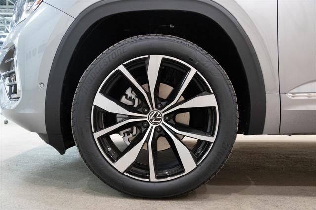 new 2025 Volkswagen Atlas car, priced at $54,140