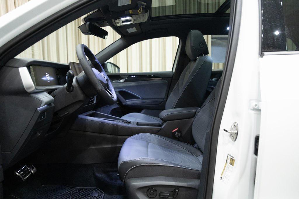 new 2025 Volkswagen Tiguan car, priced at $39,320