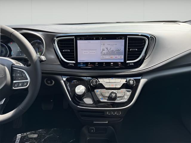 new 2025 Chrysler Pacifica car, priced at $46,458