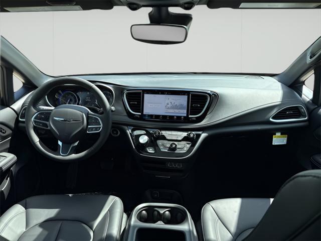 new 2025 Chrysler Pacifica car, priced at $46,458