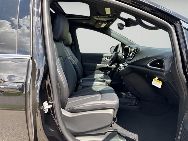 new 2025 Chrysler Pacifica car, priced at $46,458