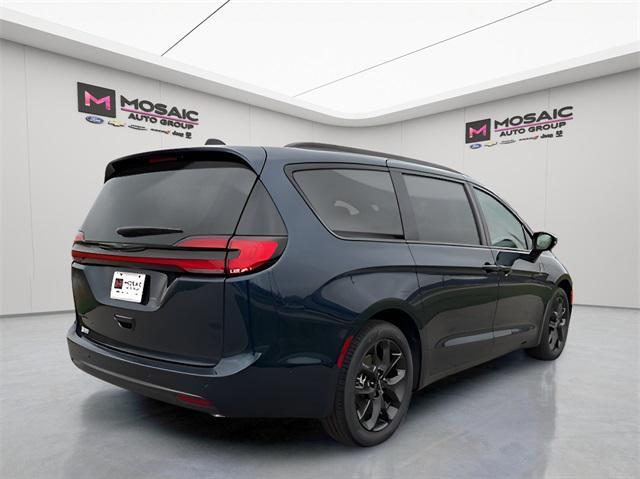 new 2024 Chrysler Pacifica car, priced at $37,721