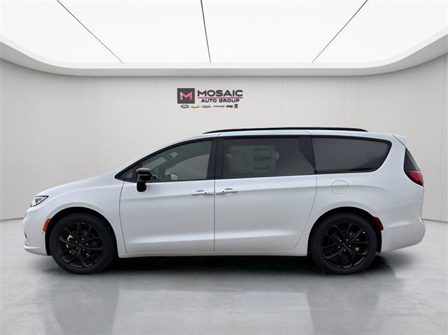 new 2024 Chrysler Pacifica car, priced at $37,290