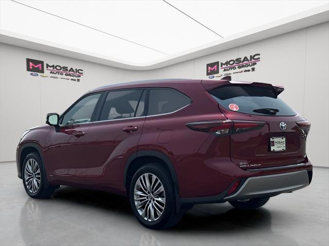 used 2024 Toyota Highlander Hybrid car, priced at $49,990