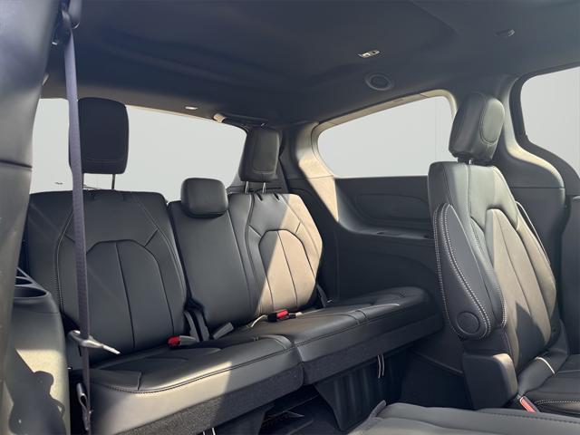 new 2025 Chrysler Pacifica car, priced at $46,889