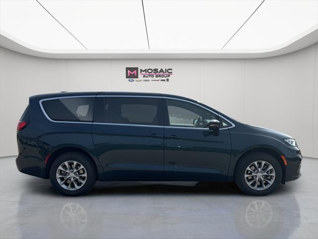 new 2025 Chrysler Pacifica car, priced at $46,889
