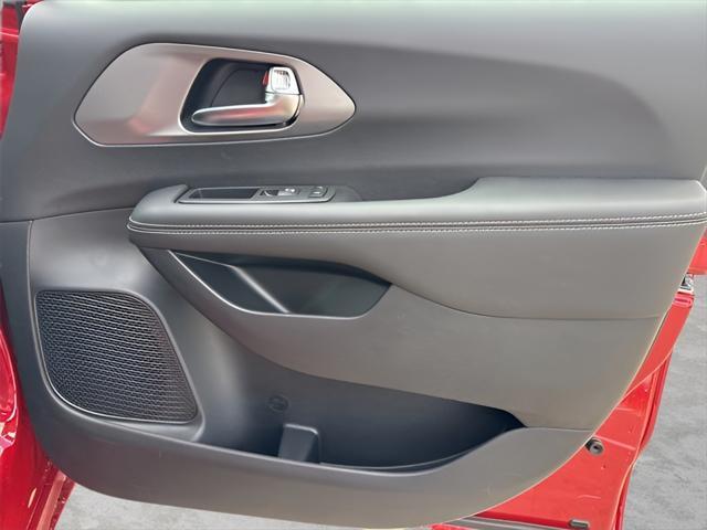 new 2025 Chrysler Pacifica car, priced at $45,240
