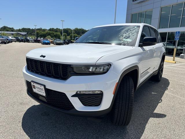 new 2024 Jeep Grand Cherokee car, priced at $47,017