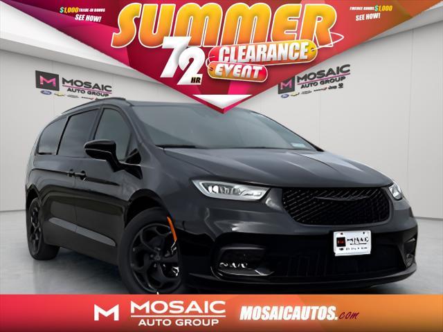 new 2025 Chrysler Pacifica Hybrid car, priced at $57,580