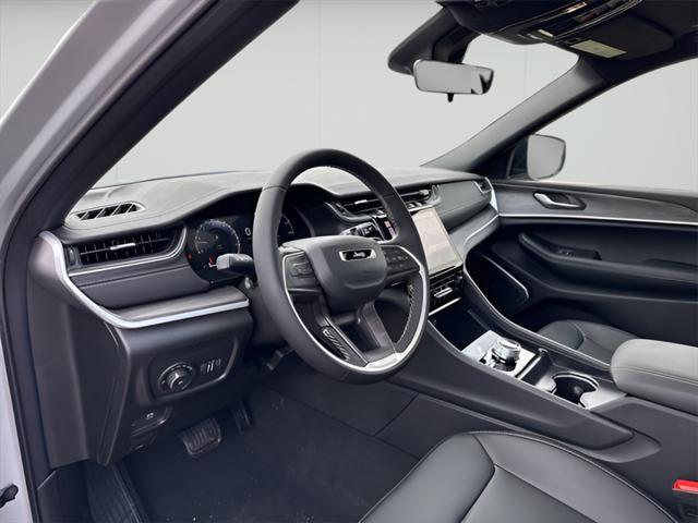 new 2025 Jeep Grand Cherokee car, priced at $50,652