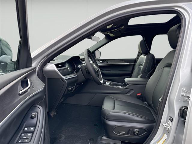 new 2025 Jeep Grand Cherokee car, priced at $48,418