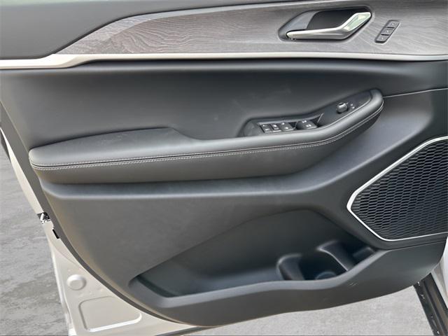 new 2025 Jeep Grand Cherokee car, priced at $48,418