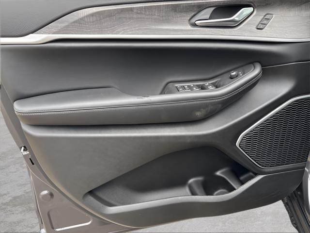 new 2025 Jeep Grand Cherokee car, priced at $50,902