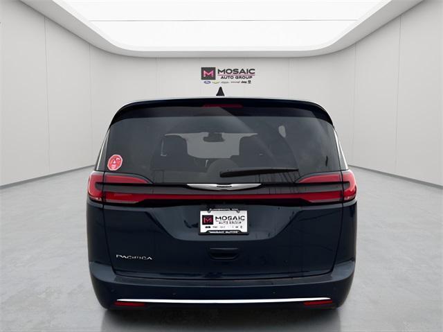 new 2025 Chrysler Pacifica car, priced at $39,152