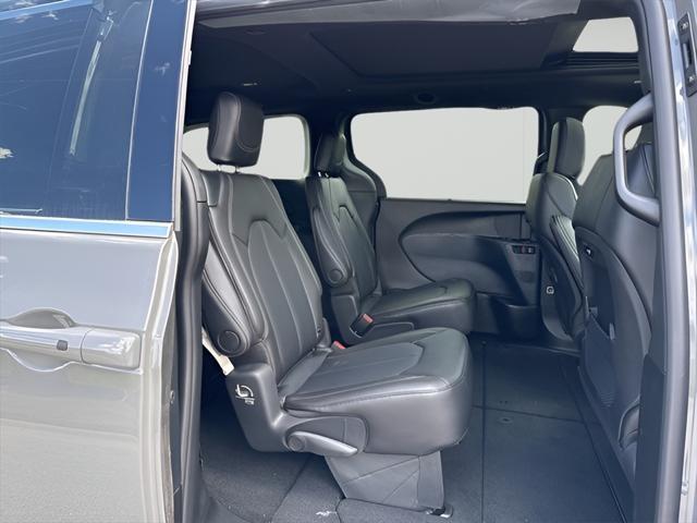 new 2025 Chrysler Pacifica car, priced at $43,842