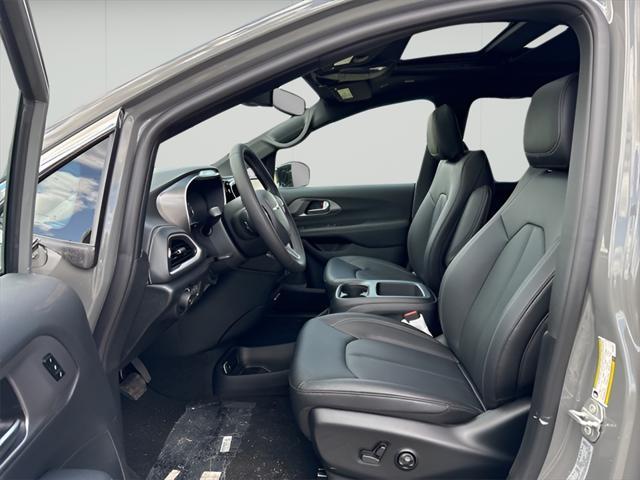 new 2025 Chrysler Pacifica car, priced at $43,842