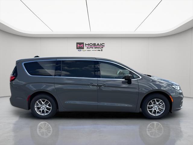 new 2025 Chrysler Pacifica car, priced at $43,842
