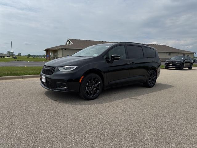new 2025 Chrysler Pacifica car, priced at $52,473
