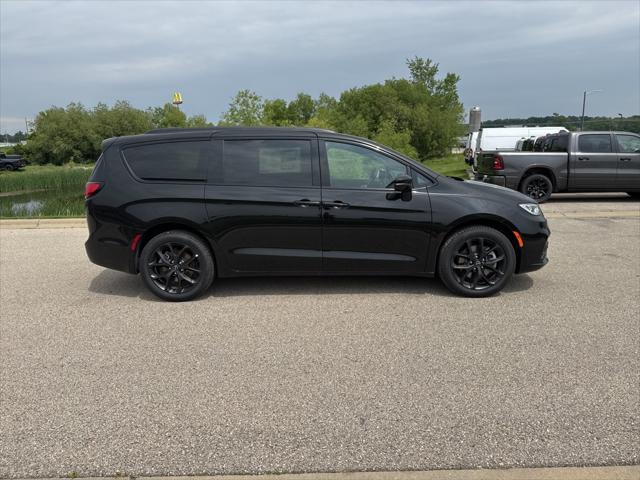 new 2025 Chrysler Pacifica car, priced at $52,473