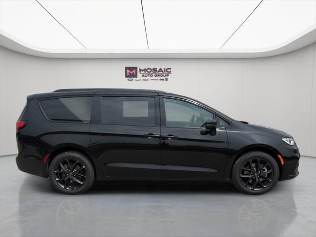 new 2025 Chrysler Pacifica car, priced at $52,473