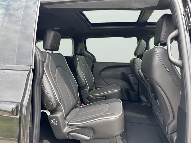 new 2025 Chrysler Pacifica car, priced at $52,473