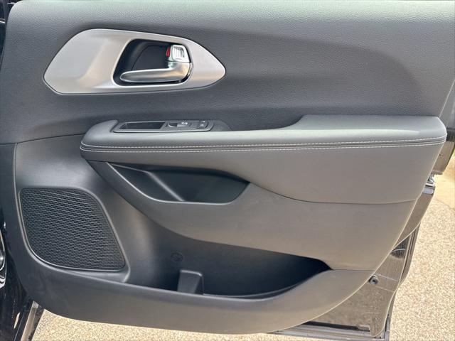 new 2025 Chrysler Pacifica car, priced at $52,473