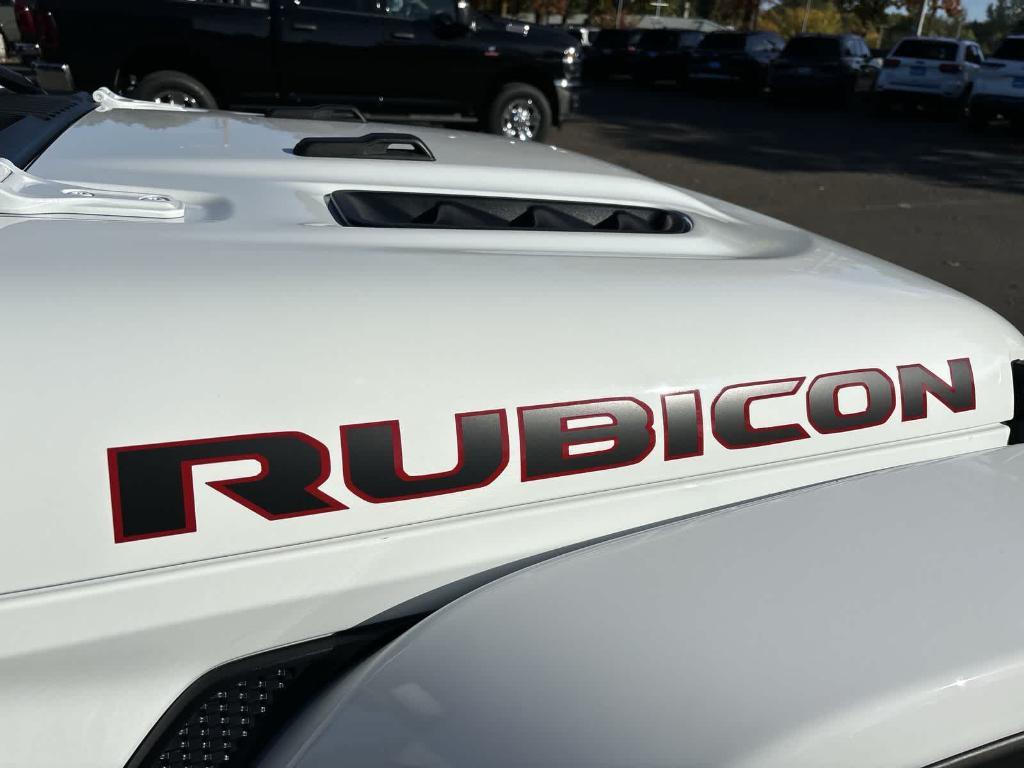 new 2025 Jeep Gladiator car, priced at $51,990