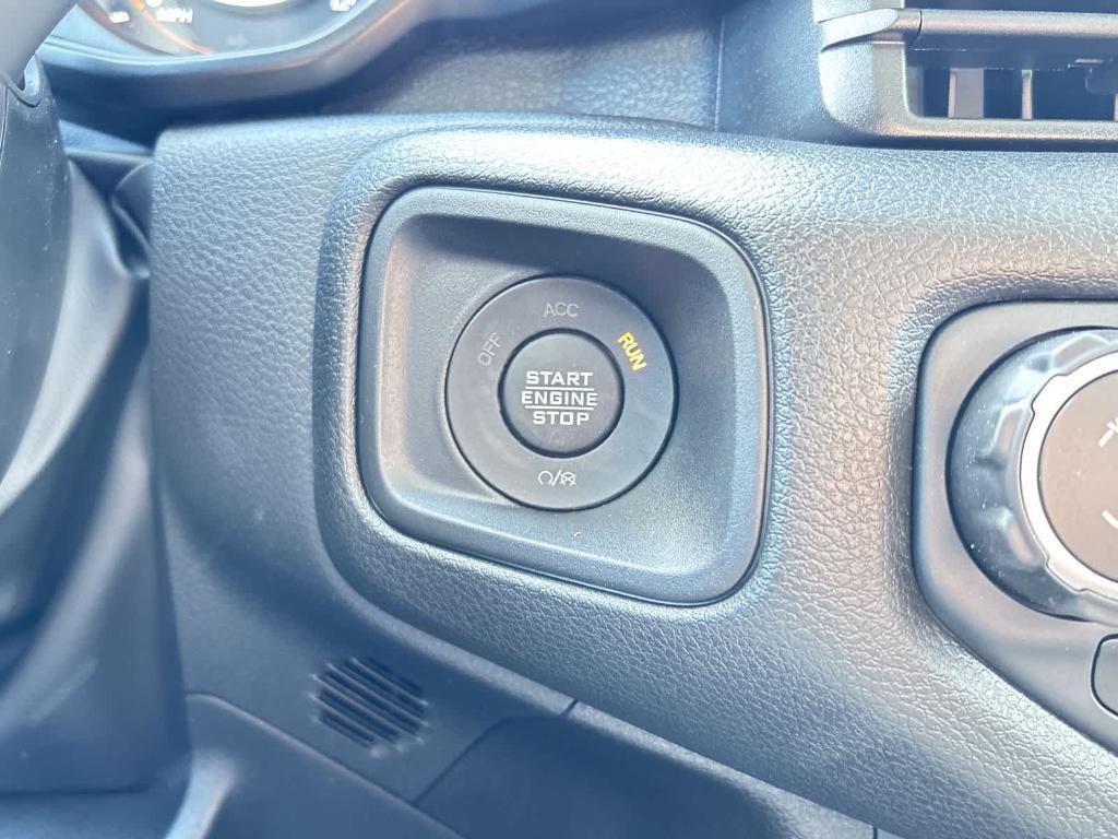 new 2025 Jeep Gladiator car, priced at $46,642