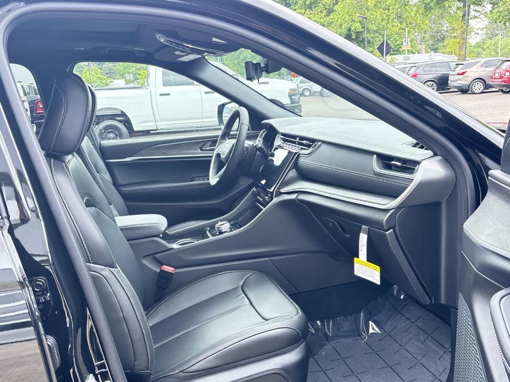 new 2025 Jeep Grand Cherokee L car, priced at $54,932