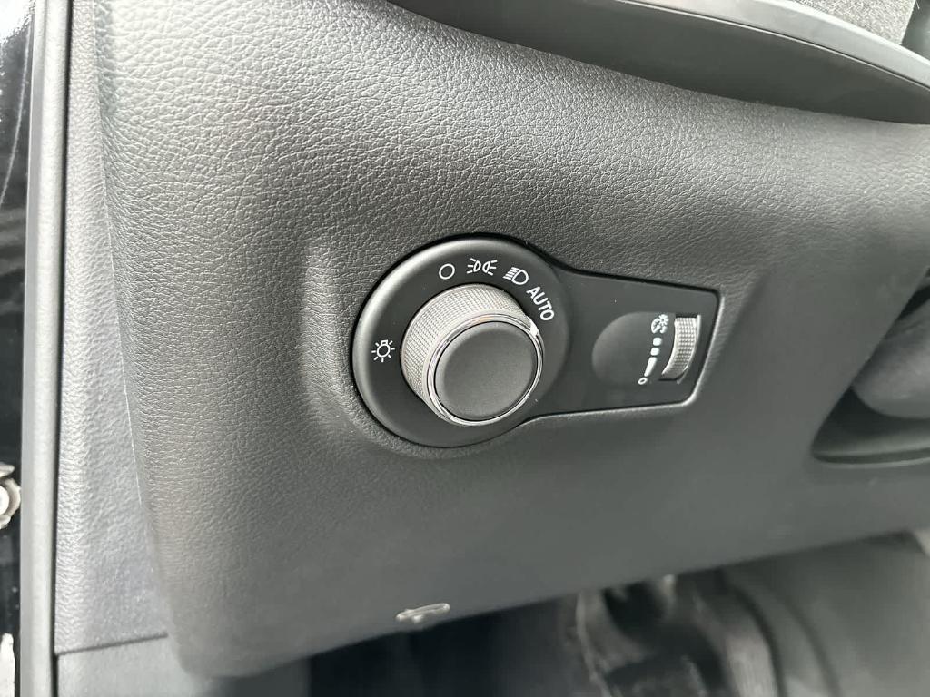 new 2025 Jeep Compass car, priced at $26,990