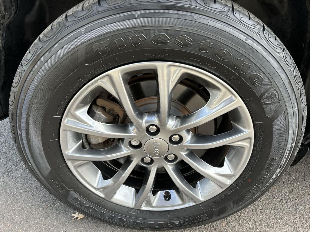 used 2021 Jeep Cherokee car, priced at $22,990