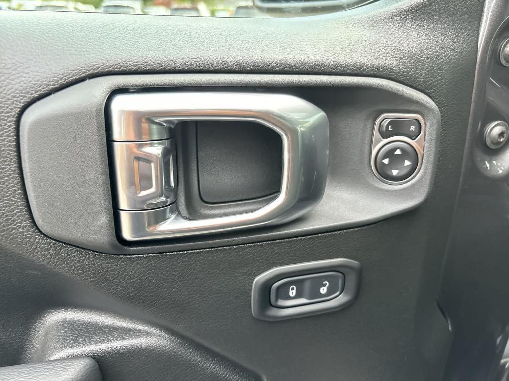 new 2025 Jeep Gladiator car, priced at $47,990
