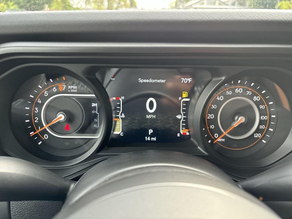 new 2025 Jeep Gladiator car, priced at $47,990